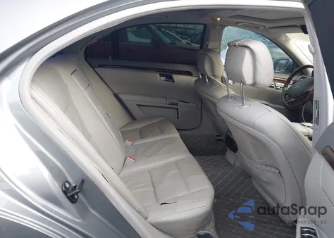 2012 Mercedes-Benz S 550 z USA, uszkodzony, nr VIN WDDNG7DB8CA431552